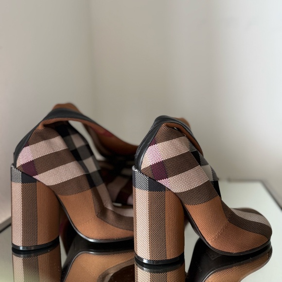New Burberry - Checked over-the-knee boots $2,690 37 - Picture 7 of 12